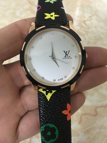 Новая мода женские часы 32 мм женские часы бренд Кожаный ремешок кварцевые часы Relo
Новая мода женские часы 32 мм женские часы бренд Кожаный ремешок кварцевые часы Relo