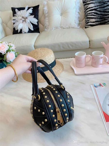 2019 women designer luxury handbags round bag classical style crossbody messenger shoulder bags purses dust bag box
2019 women designer luxury handbags round bag classical style crossbody messenger shoulder bags purses dust bag box