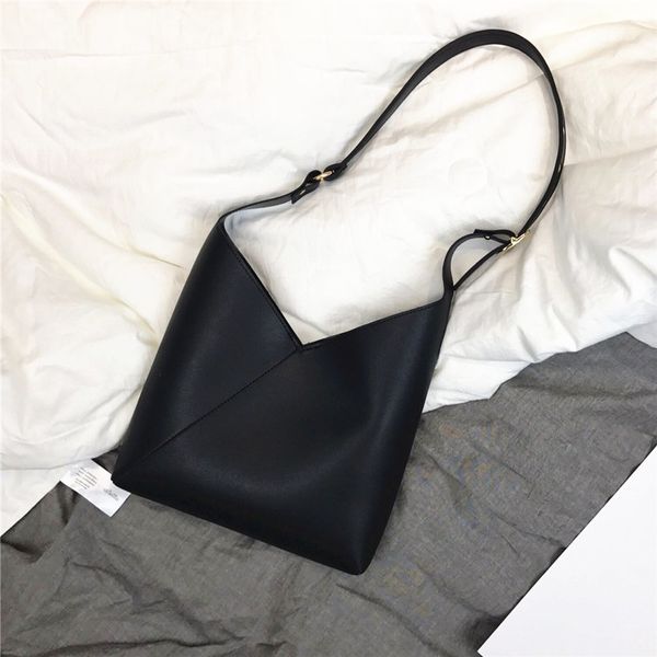 bag female 2020 new korean fashion summer wild child-mother bag simple casual personality trend shoulder
bag female 2020 new korean fashion summer wild child-mother bag simple casual personality trend shoulder