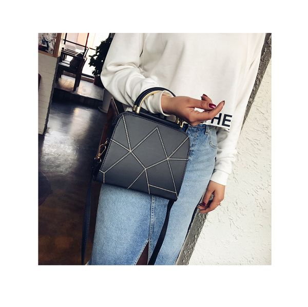 2019 new korean version of the simple and stylish handbag messenger bag shoulder bag wholesale
2019 new korean version of the simple and stylish handbag messenger bag shoulder bag wholesale