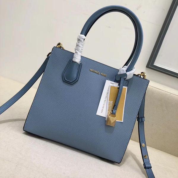 9913 classic handbag for ladies.ladies' motorcycle bag series.large capacity real leather shopping bags.removable leather strap shoulde
9913 classic handbag for ladies.ladies' motorcycle bag series.large capacity real leather shopping bags.removable leather strap shoulde