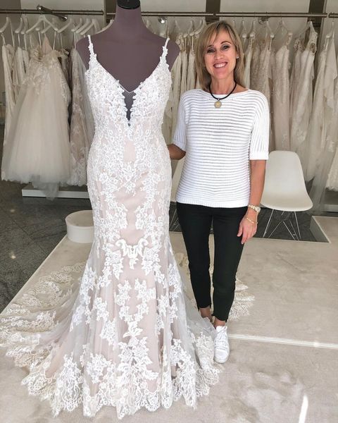 classy mermaid lace backless wedding dresses plunging neck appliqued bridal gowns trumpet sweep train beaded plus size robe de mariée, White
classy mermaid lace backless wedding dresses plunging neck appliqued bridal gowns trumpet sweep train beaded plus size robe de mariée, White