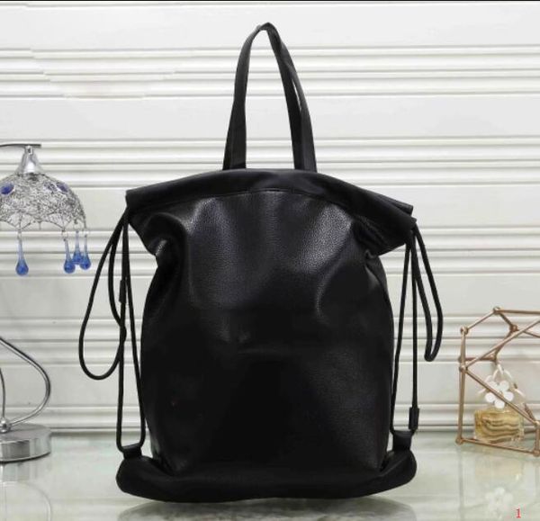 2020 Designer Casual Traveling Backpack Fashion High Quality Leather Women Backpack Man Bag Luxury Large Capacity Travel Women Bag RG2022618
2020 Designer Casual Traveling Backpack Fashion High Quality Leather Women Backpack Man Bag Luxury Large Capacity Travel Women Bag RG2022618