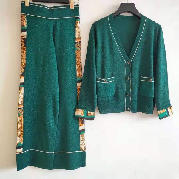 2020 autumn new fashion silk printed bright silk cardigan sweater + straight trousers knitted suit women size s-l, White
2020 autumn new fashion silk printed bright silk cardigan sweater + straight trousers knitted suit women size s-l, White