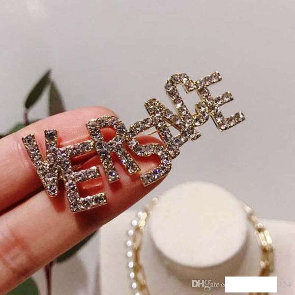новые модный brand letters наградных брошей bling bling кристаллической letters брошь pins девушка женщины костюм пальто аксессуары ювелирны, Gray
новые модный brand letters наградных брошей bling bling кристаллической letters брошь pins девушка женщины костюм пальто аксессуары ювелирны, Gray