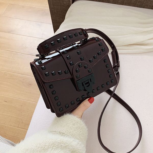 original design fashion elegant square bag studded patent leather crossbody bag width 18cm height 14cm thickness8cm
original design fashion elegant square bag studded patent leather crossbody bag width 18cm height 14cm thickness8cm