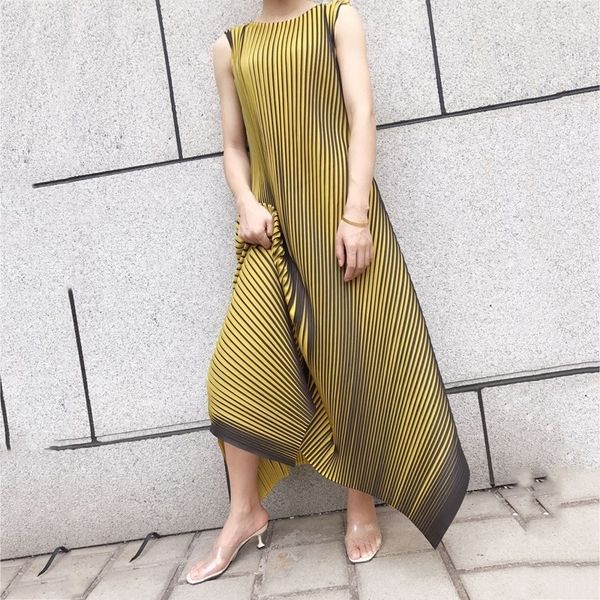 lanmrem 2020 new summer round neck sleeveless pleated a-line pullover long dress female vestido wh24407 size, Black;gray
lanmrem 2020 new summer round neck sleeveless pleated a-line pullover long dress female vestido wh24407 size, Black;gray