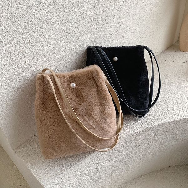 in autumn and winter, the new simple texture bag women's fashion bucket bag tide plush shoulder
in autumn and winter, the new simple texture bag women's fashion bucket bag tide plush shoulder
