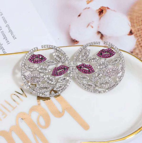 fashion- and american creative big names with the same lip earrings circle luxury high-grade micro-zircon super flash ladies elegant s925, Golden;silver
fashion- and american creative big names with the same lip earrings circle luxury high-grade micro-zircon super flash ladies elegant s925, Golden;silver