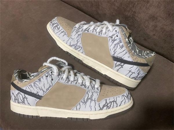 2020 new authentic sb dunk low travis scott sample ts x dunk beige bandana casual skateboard shoes man women running shoes with box
2020 new authentic sb dunk low travis scott sample ts x dunk beige bandana casual skateboard shoes man women running shoes with box