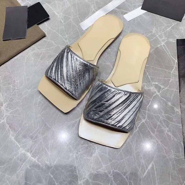 2020 fashion ladies flat slippers classic black, white square sandals designer luxury party shoes
2020 fashion ladies flat slippers classic black, white square sandals designer luxury party shoes