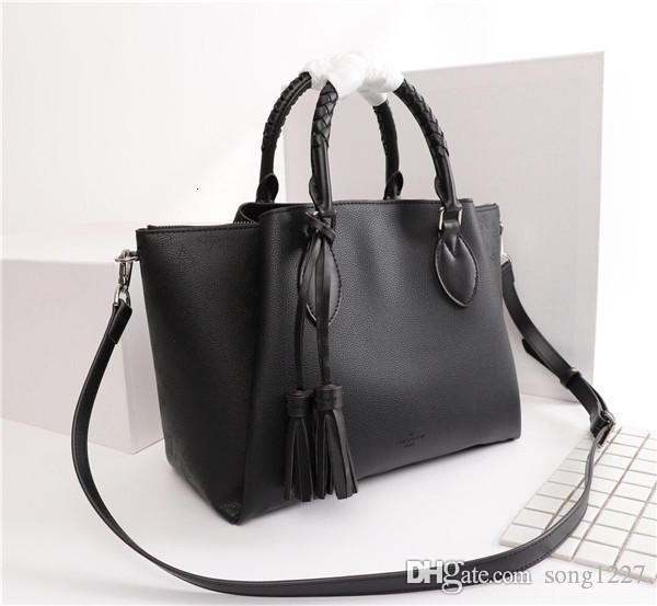 2020 tote handbag woven handle luxury bag girl shoulder bag suitable for daily use size40 25 18cm
2020 tote handbag woven handle luxury bag girl shoulder bag suitable for daily use size40 25 18cm