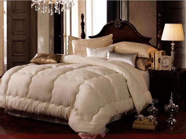 luxury silk king quilt 100% cotton fabric/winter quilt/bedclothes/romantic/fluffy/family set quilt,four season
luxury silk king quilt 100% cotton fabric/winter quilt/bedclothes/romantic/fluffy/family set quilt,four season
