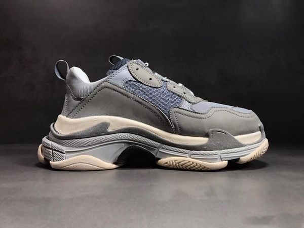 Paris 17FW Retro Luxury Designers Sports Casual Shoe Triple S Designer Low Old Dad Sneaker Combination Soles Boots Mens Womens Runner Shoes
Paris 17FW Retro Luxury Designers Sports Casual Shoe Triple S Designer Low Old Dad Sneaker Combination Soles Boots Mens Womens Runner Shoes