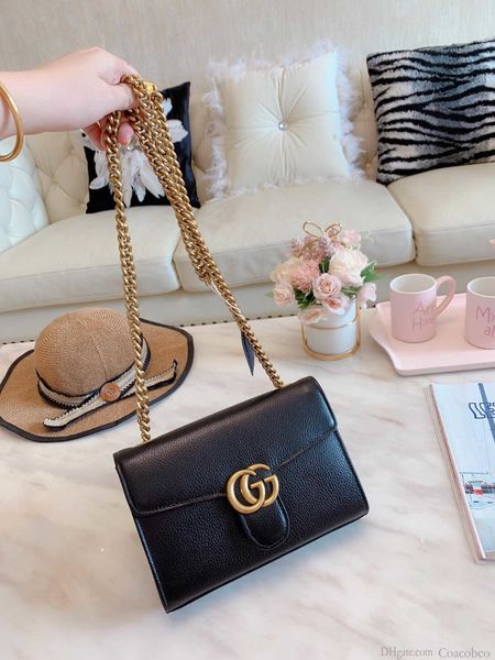 2019 new women bags leather handbags shoulder rivets messenger well fashion
2019 new women bags leather handbags shoulder rivets messenger well fashion