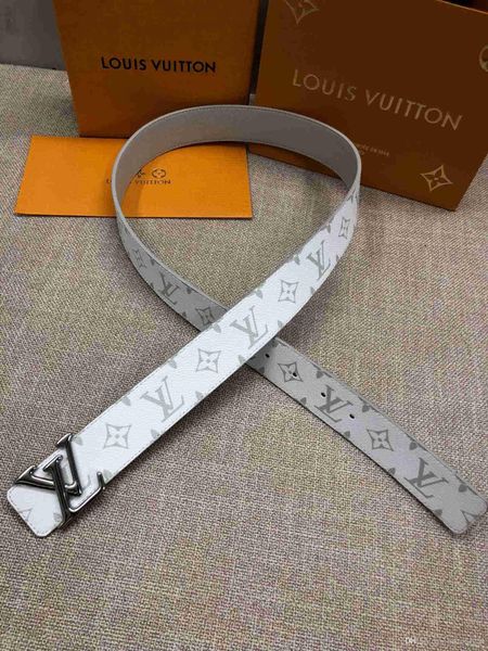 l 019 belts,wholesale of men's and women's brand belts. distribution of original boxes, Black;brown
l 019 belts,wholesale of men's and women's brand belts. distribution of original boxes, Black;brown
