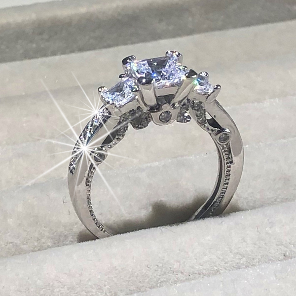 fashion 925 sterling silver rings for women classic square three-stone simulated diamond wedding ring set femme 925 jewelry, Golden;silver
fashion 925 sterling silver rings for women classic square three-stone simulated diamond wedding ring set femme 925 jewelry, Golden;silver