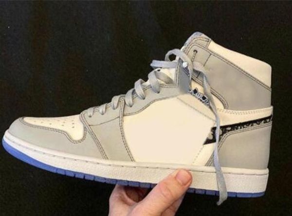 2020 new high 1 grey white 1s oblique retros mens basketball shoes for men womens sports shoes air sneakers trainers
2020 new high 1 grey white 1s oblique retros mens basketball shoes for men womens sports shoes air sneakers trainers