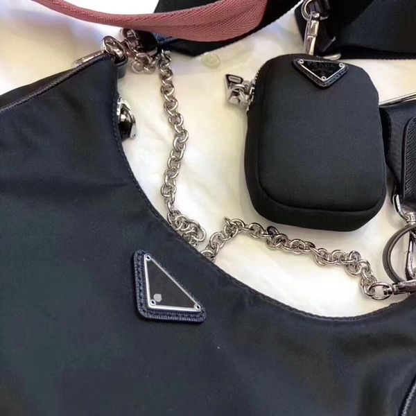 classic p pattern fashion black color bag for men and women vintage case wholesale new products cross-body nylon bag with small coin wallet
classic p pattern fashion black color bag for men and women vintage case wholesale new products cross-body nylon bag with small coin wallet