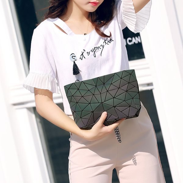 dream2020 марка tide япония женщина 5х8 серебристые chaos треугольник геометрия fold рук возьмите алмазный lattice пакет одного плеча промеж
dream2020 марка tide япония женщина 5х8 серебристые chaos треугольник геометрия fold рук возьмите алмазный lattice пакет одного плеча промеж