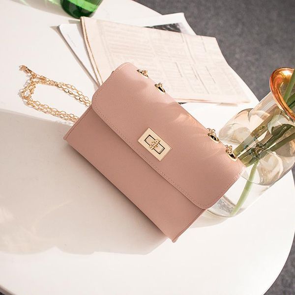 women's shoulder bag korean version of the ladies bag cover lock fashion small square new chain messenger phone handbag
women's shoulder bag korean version of the ladies bag cover lock fashion small square new chain messenger phone handbag