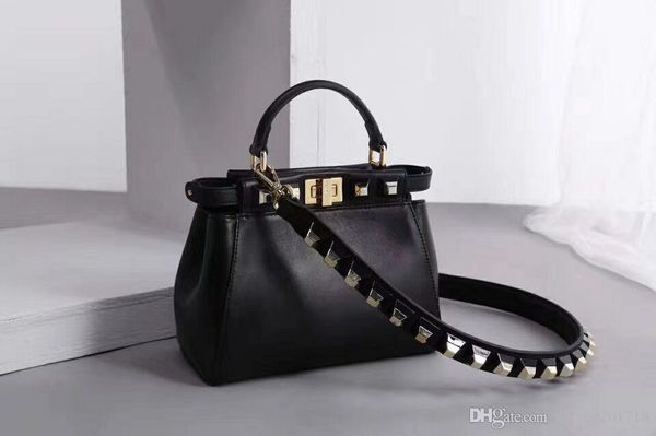 new european style luxury ladies handbag shoulder bag solid soft cortical metal decorative fashion party package 
new european style luxury ladies handbag shoulder bag solid soft cortical metal decorative fashion party package