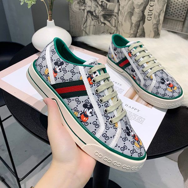 женщины тренеры 2020 новая мода роскошные кроссовки и женщин в lace-up кроссовки на открытом воздухе повседневная обувь размер 35-41, Black
женщины тренеры 2020 новая мода роскошные кроссовки и женщин в lace-up кроссовки на открытом воздухе повседневная обувь размер 35-41, Black