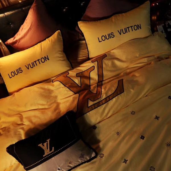 Soft Cotton Top Quality Bedding Suit For 4PCS Embroidery Letter And Flowers New Bedding Cover For Man And Women
Soft Cotton Top Quality Bedding Suit For 4PCS Embroidery Letter And Flowers New Bedding Cover For Man And Women