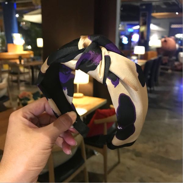 hair accessories fashion women's printed fabric middle knot headband ladies wild sweet wash sports band headdress
hair accessories fashion women's printed fabric middle knot headband ladies wild sweet wash sports band headdress