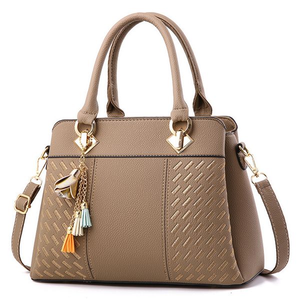 handbags 2020 new middle-aged ladies handbag large capacity messenger bag shoulder bags
handbags 2020 new middle-aged ladies handbag large capacity messenger bag shoulder bags