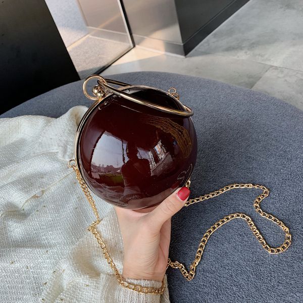маленькая цепочка круглая сумка женщины crossbody сумки 2020 мода металлическая ручка сумка женщины дизайнер круглый клатч кошелек курьерски
маленькая цепочка круглая сумка женщины crossbody сумки 2020 мода металлическая ручка сумка женщины дизайнер круглый клатч кошелек курьерски