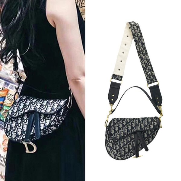 седельная сумка ретро сотовый телефон сумки старинные вышитые crossbody сумка для женщин d слово подкова пряжка широкий плечевой ремень брас
седельная сумка ретро сотовый телефон сумки старинные вышитые crossbody сумка для женщин d слово подкова пряжка широкий плечевой ремень брас