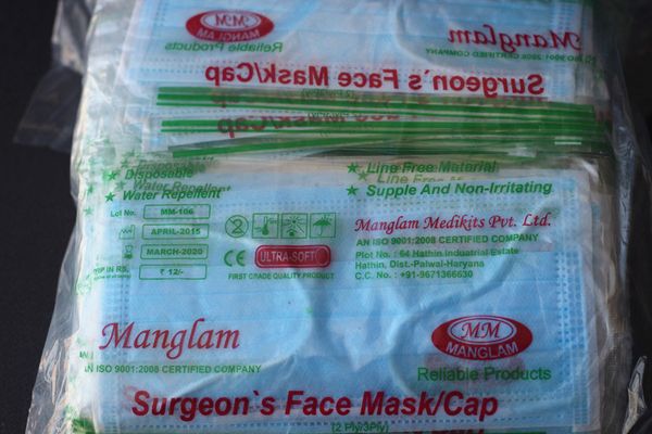 100pcs/set in stock non-woven disposable protection mask 3 layers earloop anti-dust face masks kn95 for gift
100pcs/set in stock non-woven disposable protection mask 3 layers earloop anti-dust face masks kn95 for gift