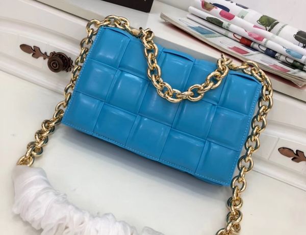 amazing quality sell european style italy genuine leather maxi crochet lady bag .big gold chain shoulder bags party bag
amazing quality sell european style italy genuine leather maxi crochet lady bag .big gold chain shoulder bags party bag