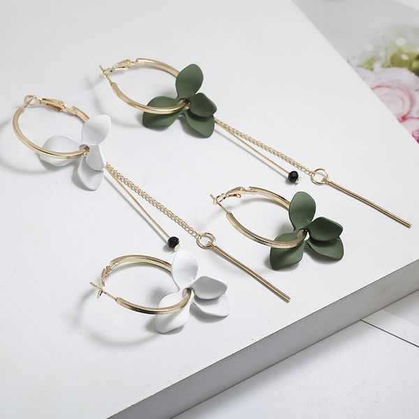 trendy flower women dangle earring golden big circle three color spray paint asymmetrical earrings women drops earrings, Silver
trendy flower women dangle earring golden big circle three color spray paint asymmetrical earrings women drops earrings, Silver