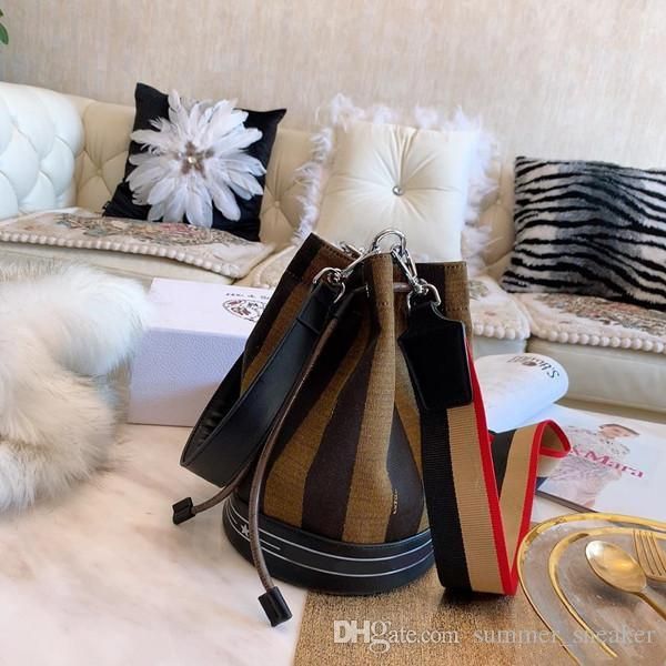 2019 designer handbags women famous brand bag crossbody shoulder bag good leather purses ladies handbag bucket bags
2019 designer handbags women famous brand bag crossbody shoulder bag good leather purses ladies handbag bucket bags