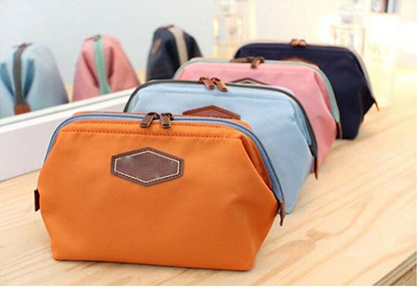 горячая продажа красота путешествия малой косметичка для свежее литературный малые косметический случай макияж сумка туалетной организатор м 
горячая продажа красота путешествия малой косметичка для свежее литературный малые косметический случай макияж сумка туалетной организатор м