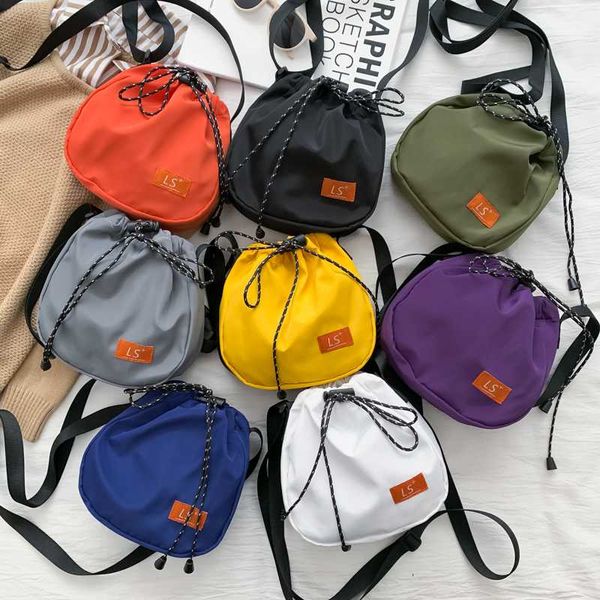 2020 women nylon handbag korean mini student bag cell phone bread bag simple small crossbody bags casual lady shoulder bolsa
2020 women nylon handbag korean mini student bag cell phone bread bag simple small crossbody bags casual lady shoulder bolsa
