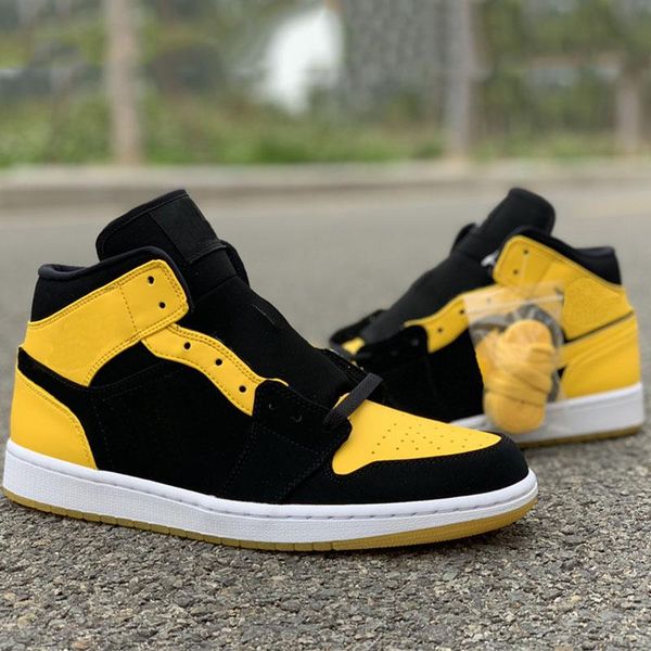 2019 new love mid basketball shoes 1s bruce lee black yellow new designer fashion look mens women trainers sneakers 
2019 new love mid basketball shoes 1s bruce lee black yellow new designer fashion look mens women trainers sneakers