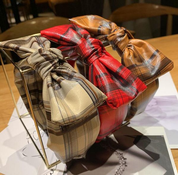 s/m have with packing box l & v mask cool fashion paris show luxury designer face masks anti-dust masks cloth+leather printing daily mask, Silver
s/m have with packing box l & v mask cool fashion paris show luxury designer face masks anti-dust masks cloth+leather printing daily mask, Silver