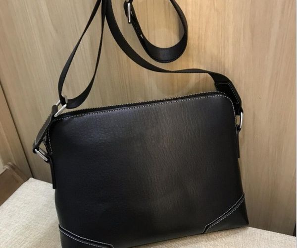 2020 new fashion classic men's shoulder bag handbag fashion oblique bag style exquisite accessories
2020 new fashion classic men's shoulder bag handbag fashion oblique bag style exquisite accessories