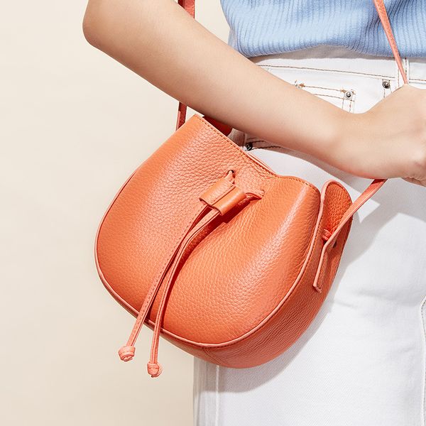 genuine women bag genuine leather purse and shoulder crossbody bag fashion trend bolsas handbag female party small bucket
genuine women bag genuine leather purse and shoulder crossbody bag fashion trend bolsas handbag female party small bucket