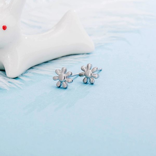 qiao lan xuan imitates silver element silver s925 korean lovely temperament small flower female earrings anti allergy earrings present to gi
qiao lan xuan imitates silver element silver s925 korean lovely temperament small flower female earrings anti allergy earrings present to gi