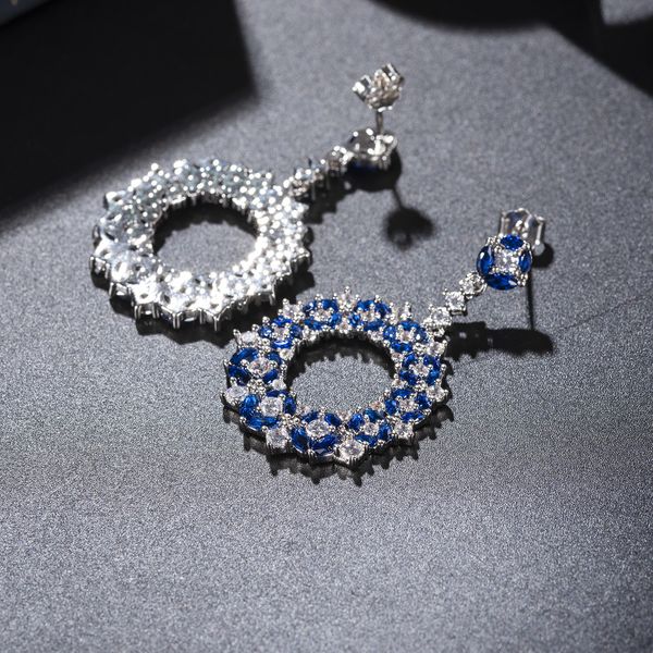 Fashionable elegant highend zirconfilled S925 pure silver ear nail earrings and earrings Korean red and blue zircon
Fashionable elegant highend zirconfilled S925 pure silver ear nail earrings and earrings Korean red and blue zircon