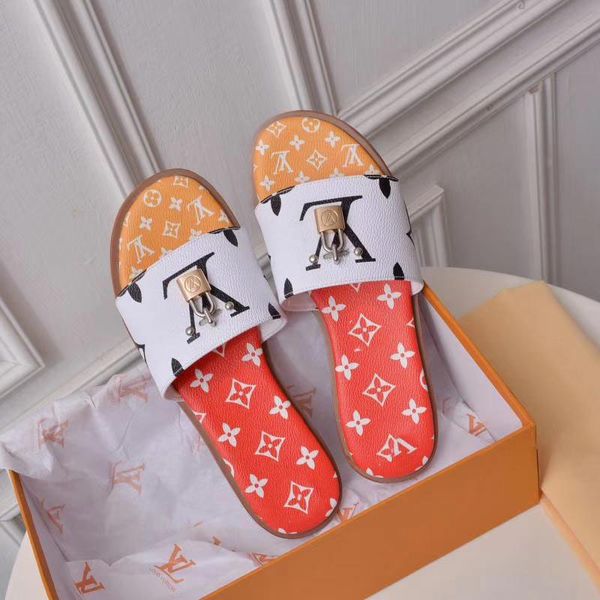 (with box) 1A5806 Lock It Flat Mule Women Slippers Slippers Drivers Sandals Slides Sneakers Princetown Leather Slipper Real leather Shoes
(with box) 1A5806 Lock It Flat Mule Women Slippers Slippers Drivers Sandals Slides Sneakers Princetown Leather Slipper Real leather Shoes