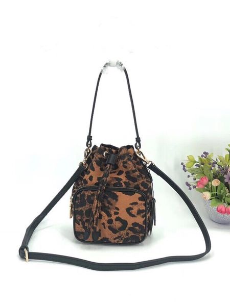 drawstring pouch drawstring phone for women shoulder canvas bag bucket fashion messenger bag purse waterproof satchel chain lady ha wmgur, Red;black
drawstring pouch drawstring phone for women shoulder canvas bag bucket fashion messenger bag purse waterproof satchel chain lady ha wmgur, Red;black