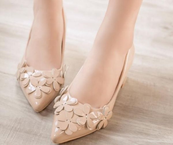 2019 flower women's shoes in spring and autumn with new style middle heel coarse heel pointed end @67, Black
2019 flower women's shoes in spring and autumn with new style middle heel coarse heel pointed end @67, Black