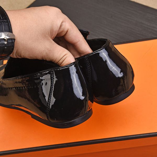 моделеѬ мђжкие ђли мокаин еѬнй кѬанй ип лакиѬованной кожи колжени, Black