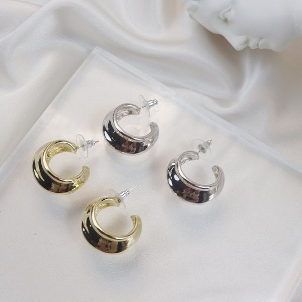 vintage silver gold hoop earrings for women korean kpop circle round hoops earrings accessories summer fashion jewelry 2019, Golden;silver
vintage silver gold hoop earrings for women korean kpop circle round hoops earrings accessories summer fashion jewelry 2019, Golden;silver