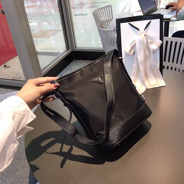 2019 luxurys new women chain shoulder bags fashion elegant casual women handbag ladies messenger bags 
2019 luxurys new women chain shoulder bags fashion elegant casual women handbag ladies messenger bags